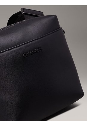 Bolso Negro Reporter Cuadrado Calvin Klein