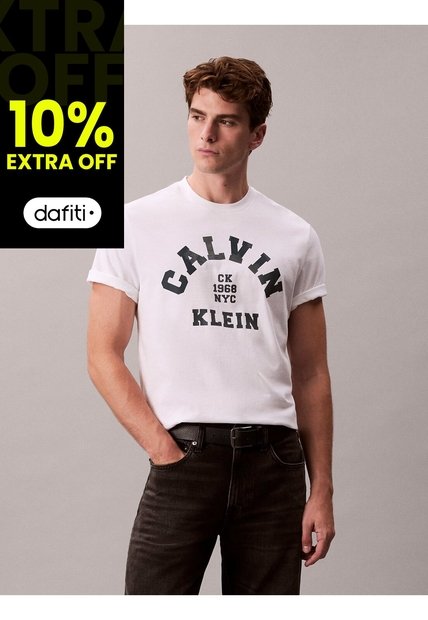 Camiseta Blanca Con Gráfico De Logo Calvin Klein