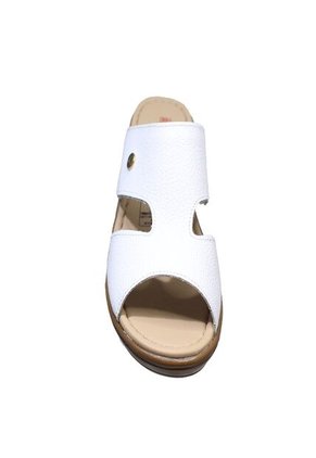 Sandalia En Cuero Romulo Sin Ajuste Para Mujer