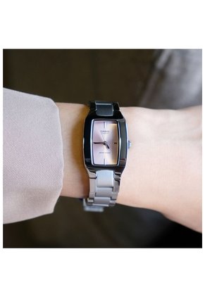 Reloj Casio LTP-1165A-4C Diseño Elegante