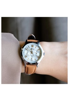Reloj Casio Dama Modelo LTP-V300L-7A2 Diseño Elegante