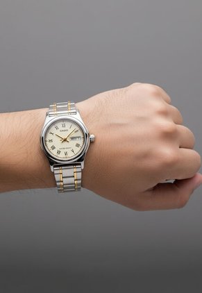 Reloj CASIO Plateado