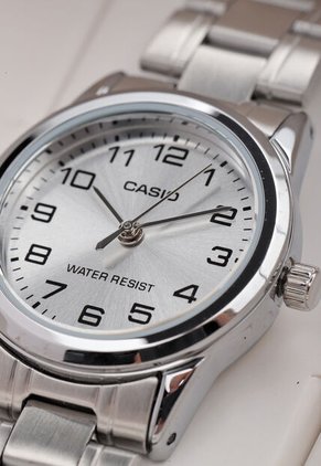 Reloj CASIO Plateado