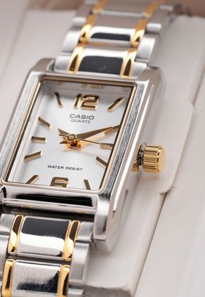 Reloj CASIO Plateado