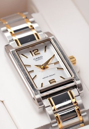 Reloj CASIO Plateado