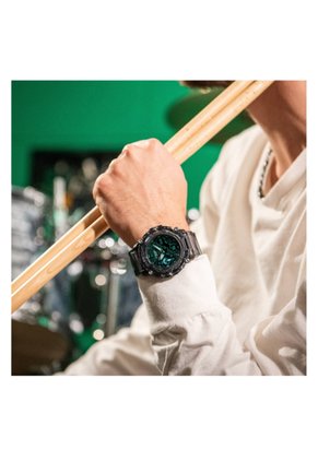 Reloj G-SHOCK Modelo GA-2200SKL-8A Diseño Deportivo