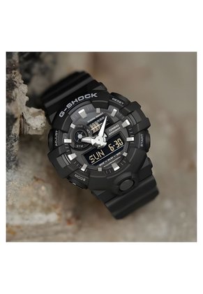Reloj Casio G-SHOCK GA-700-1B Diseño Deportivo