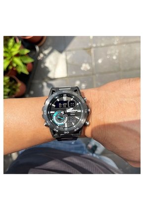 Reloj Casio Edifice ECB-40DB-1A Diseño Deportivo