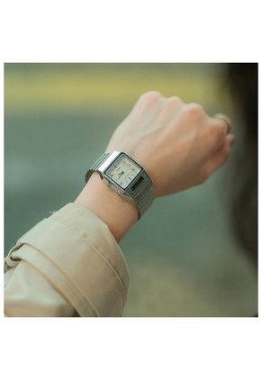 Reloj Casio Modelo AQ-800E-7A2 Diseño Elegante