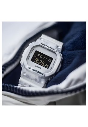 Reloj Casio G-SHOCK DW-5600GC-7D Diseño Deportivo