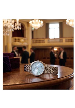 Reloj Mujer Casio BLS-100DS-2A Diseño Elegante