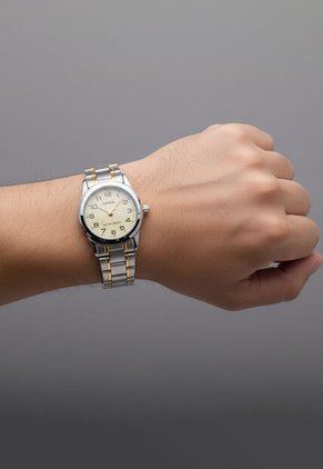 Reloj CASIO Plateado