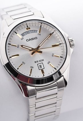 Reloj CASIO Plateado