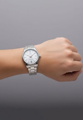 Reloj CASIO Plateado