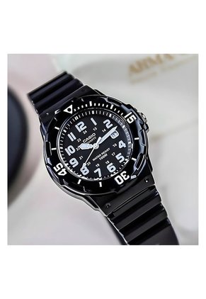 Reloj Casio LRW-200H-1B Diseño Deportivo