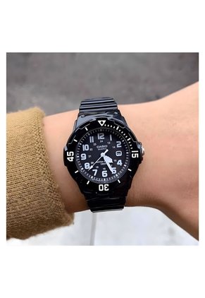 Reloj Casio LRW-200H-1B Diseño Deportivo