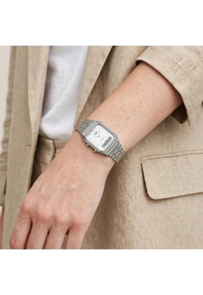 Reloj Casio AQ-230A-7B Diseño Vintage