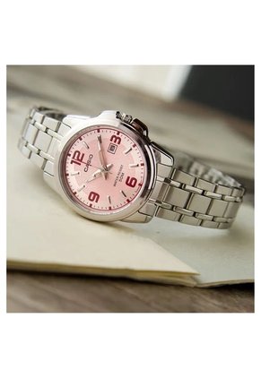Casio Referencia LTP-1314D-5A Diseño Elegante