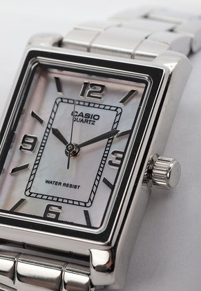 Reloj CASIO Plateado