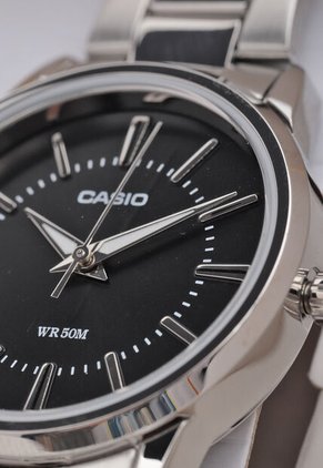 Reloj CASIO Plateado