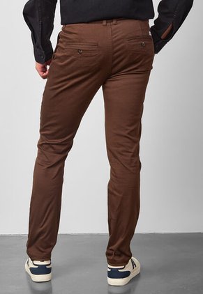 Pantalón Chino CHEVIGNON Slim Fit Café