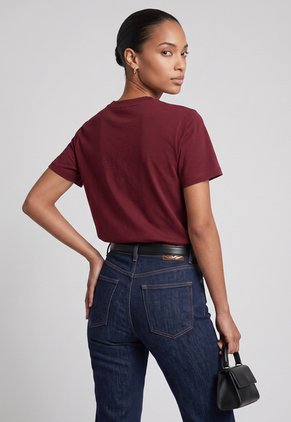 Camiseta CHEVIGNON Essentials Vinotinto
