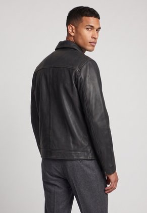 Chaqueta Cuero CHEVIGNON Tipo Biker Negro