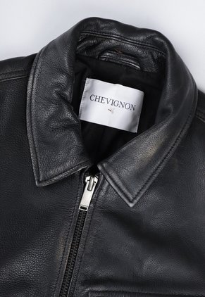 Chaqueta Cuero CHEVIGNON Tipo Biker Negro