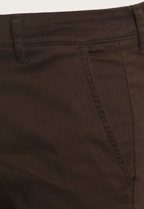 Pantalón Chino CHEVIGNON Slim Fit Café