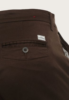 Pantalón Chino CHEVIGNON Slim Fit Café
