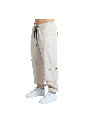PANTALON CHIPPO HOMBRE MCJ12778864 ARENA Talla L