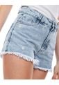 High Waist Denim Shorts Con Bordado De Flores Y Ruedo Desflecado Color Blue de Color Blue