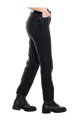 Black Denim High Waist Mom Fit Jeans Con Botonadura Interna Color Blue