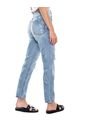 High Waist Mom Fit Jeans Tono Medio Con Salpicaduras Y Botonadura Interna Color Blue de Color Blue