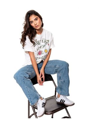 Camiseta Oversized Con Estampado En Frente Color Blue