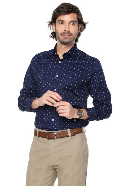 camisa azul oscura