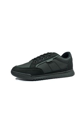 Zapato Casual  -Herreros-  Striker Negro