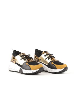 Tenis Deportivos Amarillos Combinados Cosmos