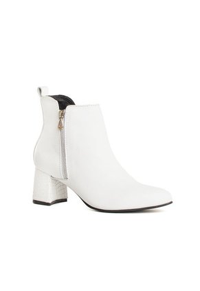 Botín De Cuero Blanco Cosmos