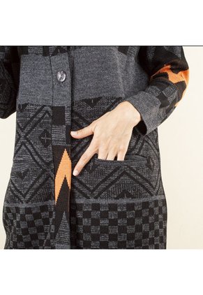 Gabán Tejido Negro Para Dama, Con Franjas Naranjas COSMOS 100503