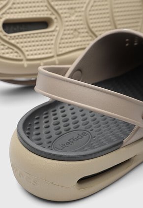 Zuecos Crocs InMotion Café