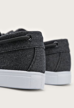 Apache Negro-Blanco CROSBY