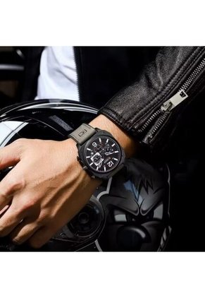 Reloj Curren Modelo KRED360102 Gris Hombre