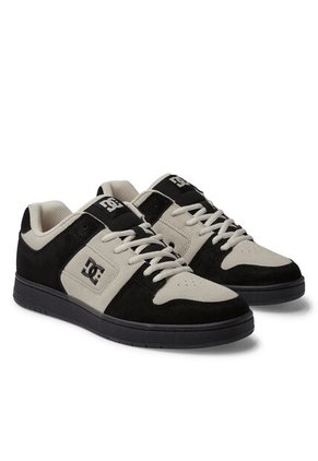 Tenis DC Shoes Hombre Manteca 4S Color Blanco Negro