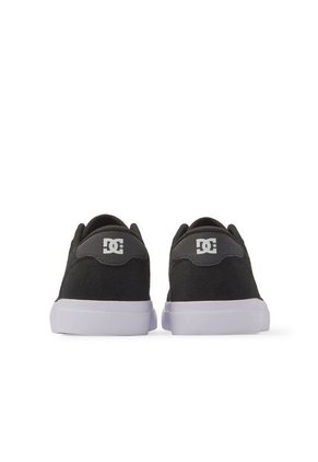Tenis DC Shoes Teknic Para Hombre Color Negro Y Blanco