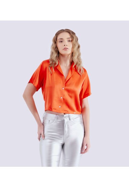 blusa satin corta