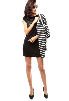 Vestido Negro Desigual