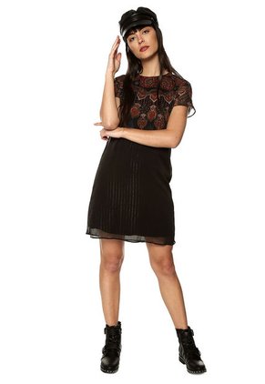 Vestido Negro Desigual