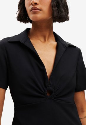 Vestido Negro Desigual