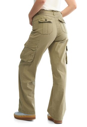 Pantalon Verde DOUGGER BALTIMORE.